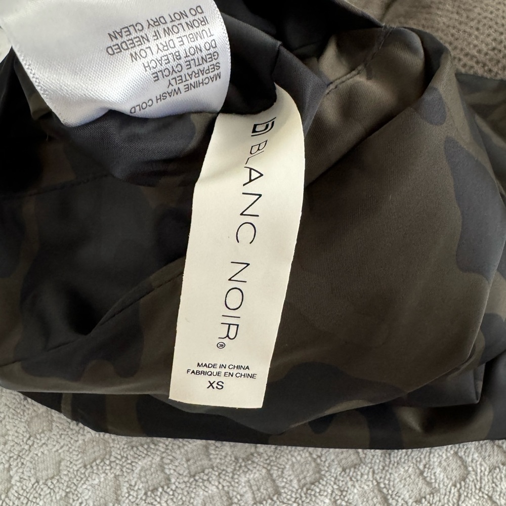 BLANC NOIR Reversible Quilted Bomber Jacket in Camo / Navy XS Black Olive Green - Picture 16 of 16